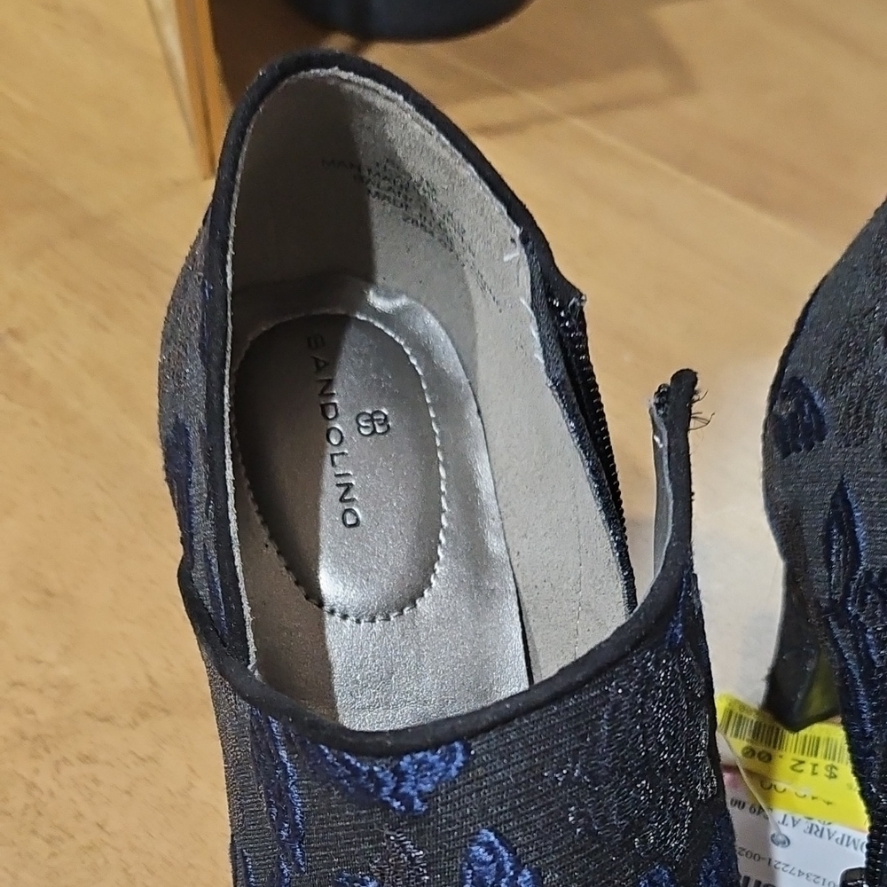 Bandolino Blue Heels with Sophisticated Design